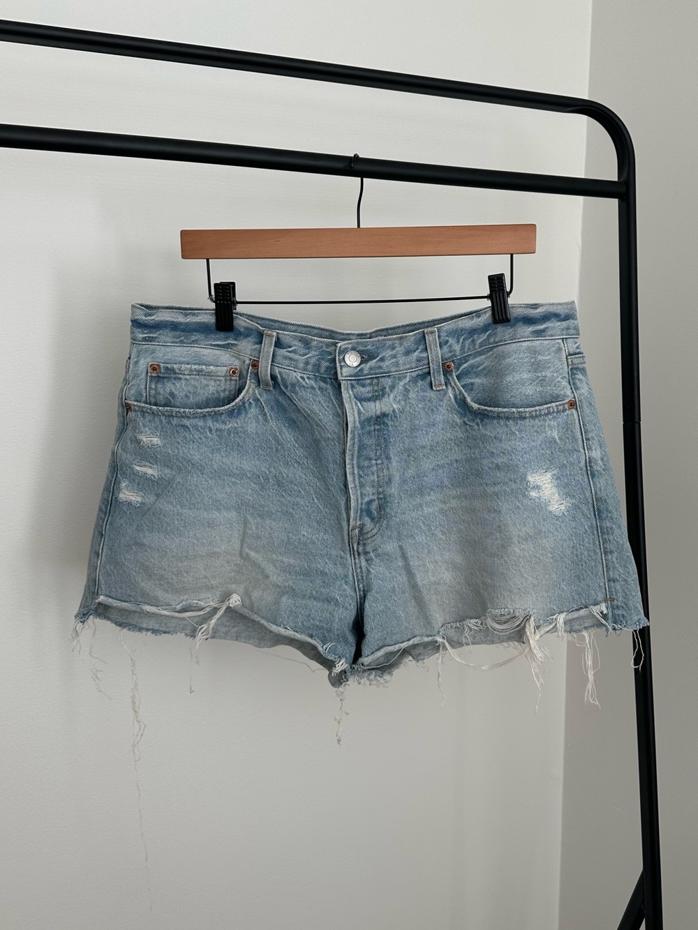 Pistola Nova High Rise Short Radiant Vintage Light Wash Raw Hem Distressed 32